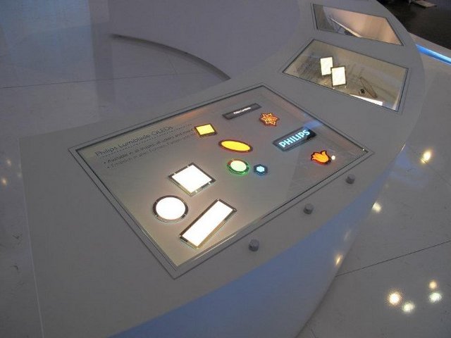 Philips-OLED-panels-at-LB-2012.preview