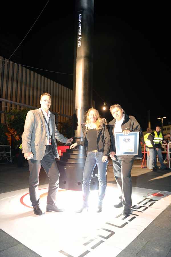 largest_ever_flashlight_engl2
