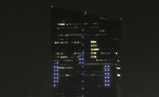 Největší Tetris pomocí LED osvětlení na mrakodrapu