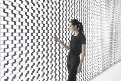 Wall-of-the-sun-closeup-Tokujin-Yoshioka-LG-OLED-img_assist-400x267.jpg